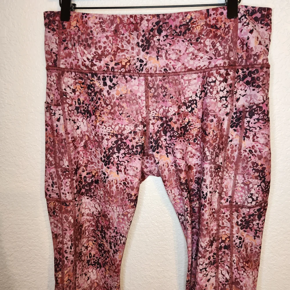 Athleta Women's Ultimate Stash II 7/8 Tight XL Dynamic Leopard Mauve legging